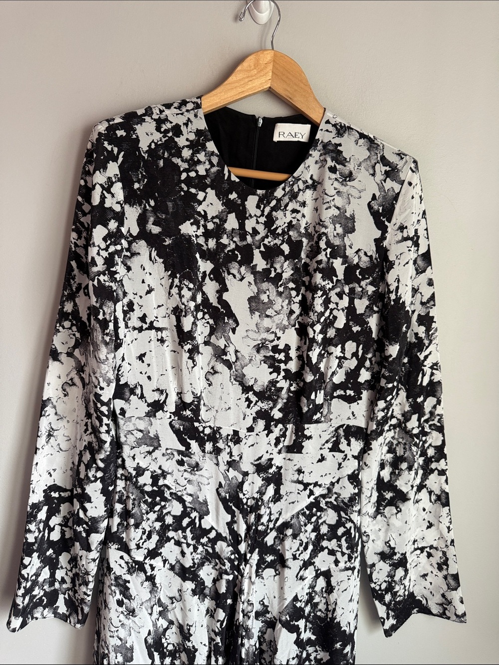 Raey Long Sleeve Printed Silk Maxi Dress 8 - Picture 5 of 8